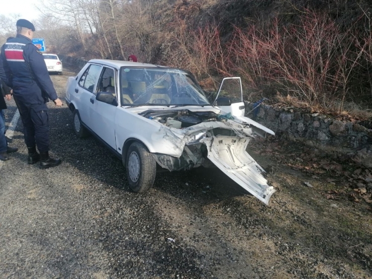 İnegöl-domaniç Yolunda Kaza: 2 Yaralı