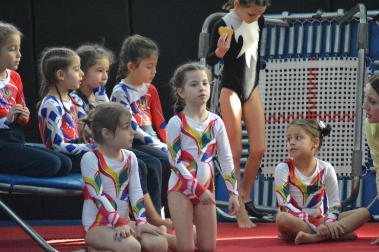 Cimnastikte Minikler Yarıştı