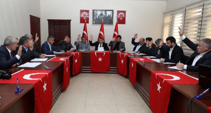 Dilovası Meclis Salonu Türk Bayrakları İle Donatıldı