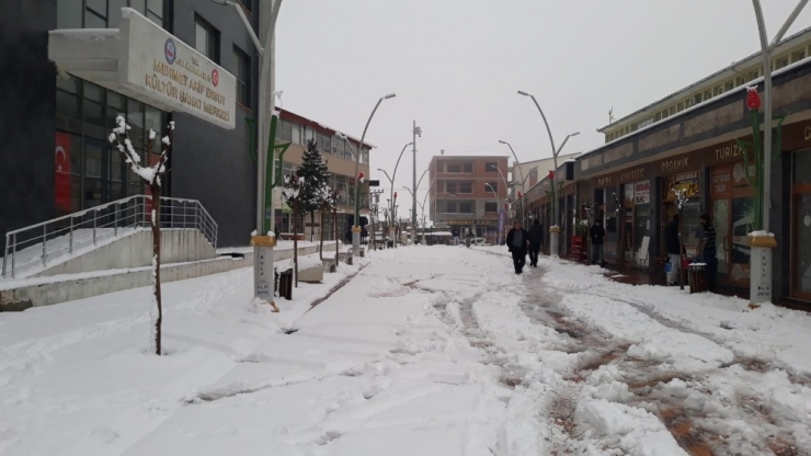 Kulp’ta Okullar Kar Nedeni İle Bir Gün Tatil Edildi