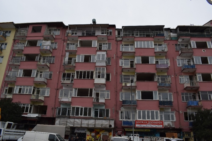 Malatya’da Ağır Hasarlı Binaların Tahliye İşlemleri Sürüyor