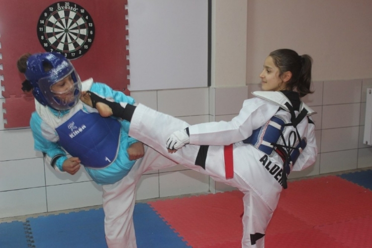 Yavuzelili Tekvandocular Mili Takıma Seçildi