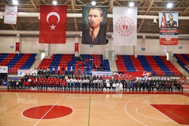 Okul Sporları Gençler-b Basketbol Grup Müsabakaları Başladı