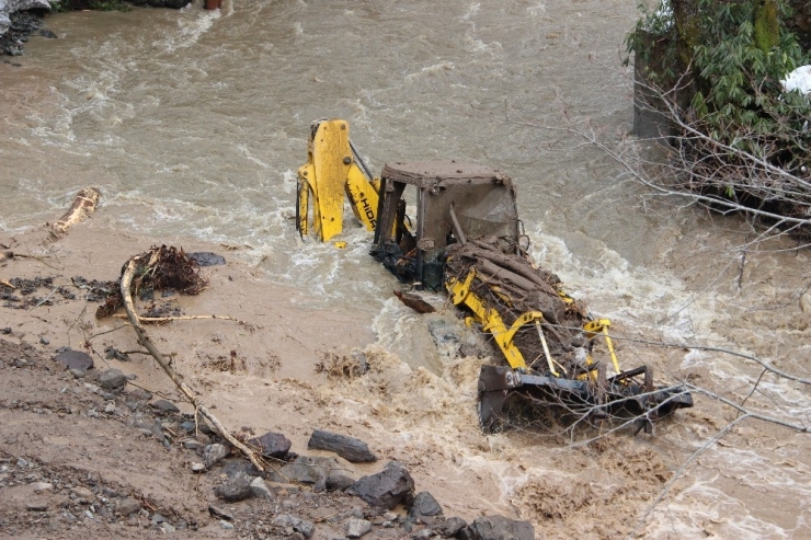 Derede Kaybolan Operatör İçin 79 Personelle Arama Çalışmaları Sürüyor