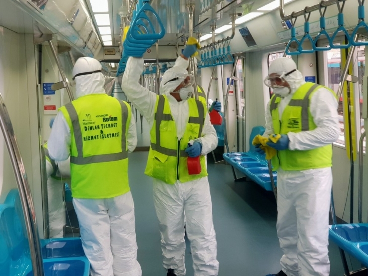 Günde 500 Bin Kişinin Yolculuk Ettiği Marmaray Her Gün Tepeden Tırnağa Temizleniyor