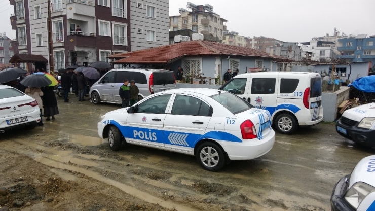 Eşini Ve Annesini Öldürüp İntihar Etti