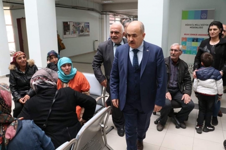 Vali Dağlı Vatandaşları Dinledi