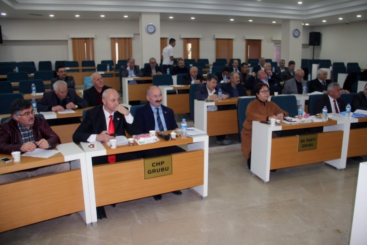 Doğankent’teki İki Okul Binası Can Ve Mal Güvenliği Açısından Tehlikeli Bulundu