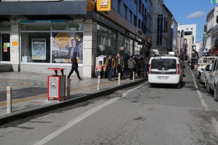 İlkadım’da Eskiyen Çöp Kovaları Yenileniyor