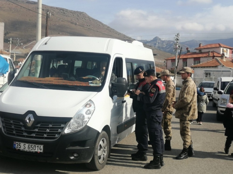 İzmir’de Jandarmadan Huzur Operasyonu: 31 Kişi Yakalandı