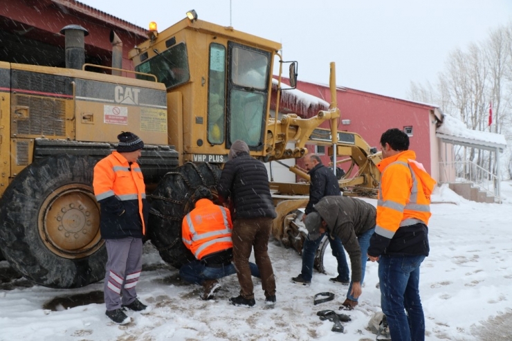 Bayburt Ve Erzincan’da Karla Mücadele