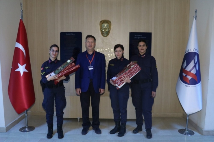 Jandarmadan Kanser Hastalarına Sürpriz Ziyaret