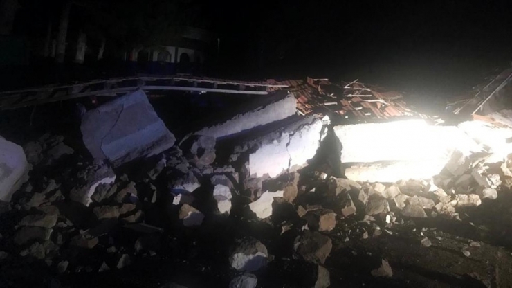 Türbe Duvarı Çöktü, 2 Kadın Yaralandı