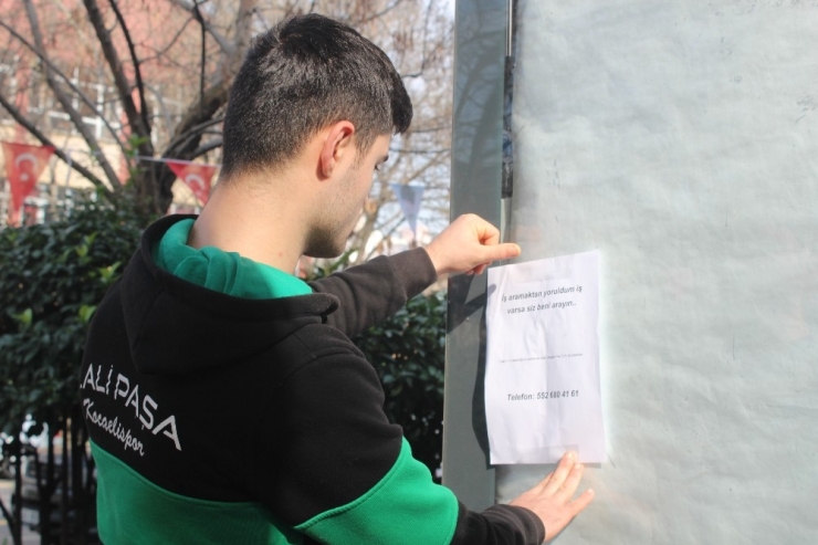 İş Arayan Gençten İlginç Afiş