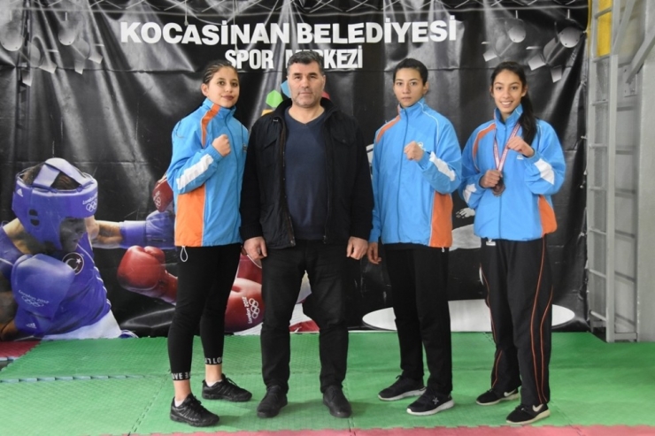 Kocasinan’ın Boks Sporcusu Hikmet Gül Türkmen, Türkiye Şampiyonu Oldu