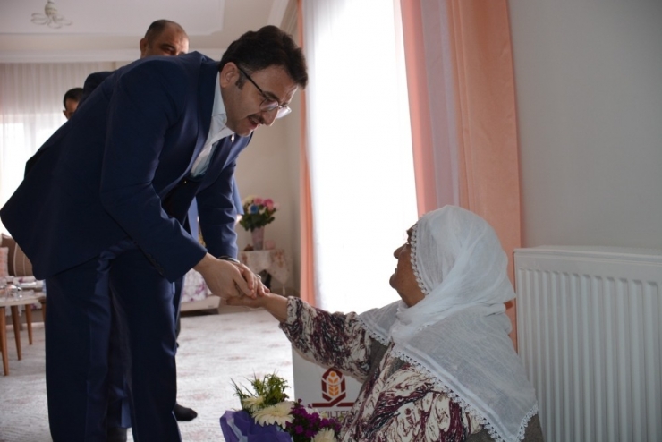 Kaymakam Çam Şehit Yakınını Ziyaret Etti