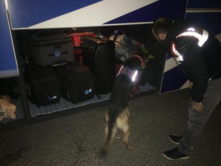 Jandarmanın Denetimlerinde Aranan 42 Kişi Yakalandı