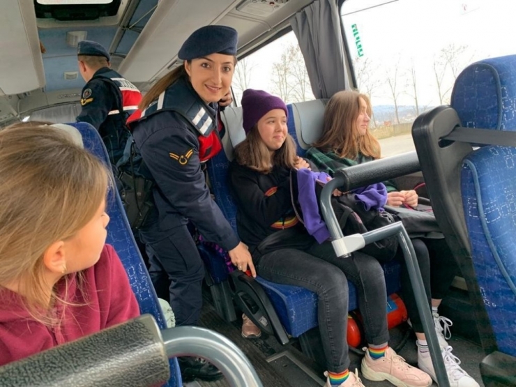 Jandarmanın Denetimlerinde Aranan 42 Kişi Yakalandı