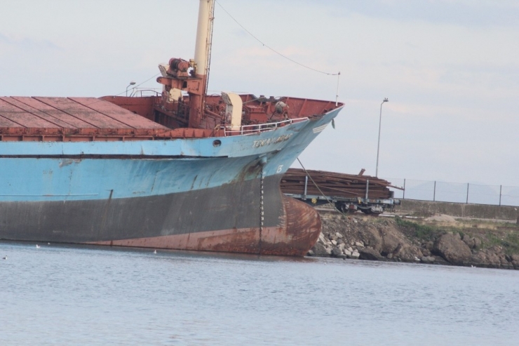 Karaya Oturan Gemi Yargıtay Kararını Bekliyor