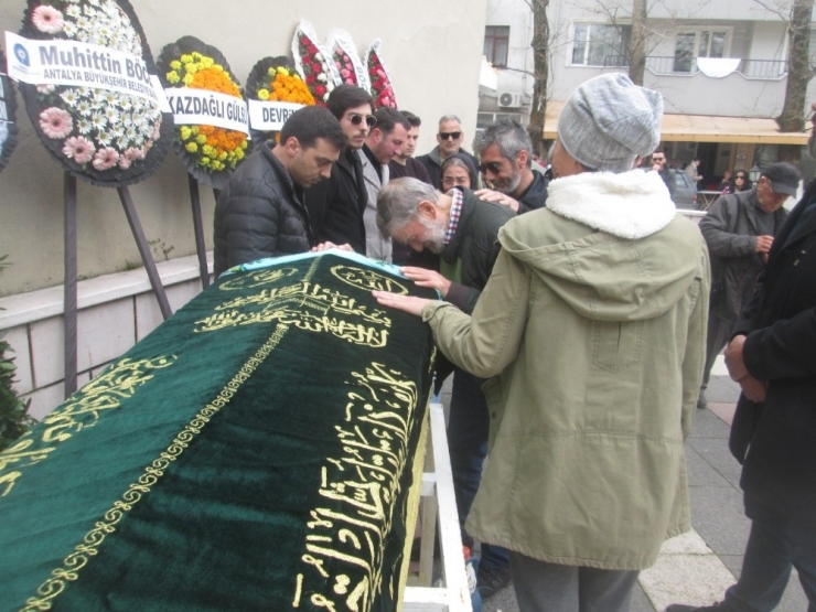 Yeşilçam’ın Ünlü İsmi Büyük Acı Yaşadı