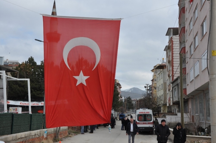 Sandıklı Şehidini Bekliyor