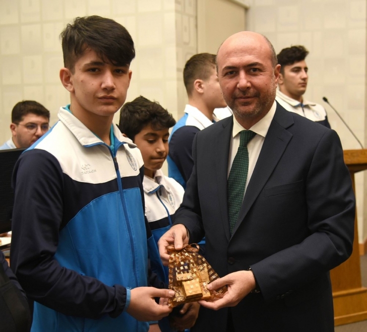 Selçuklu’da Başarılı Sporcular Ödüllendirildi
