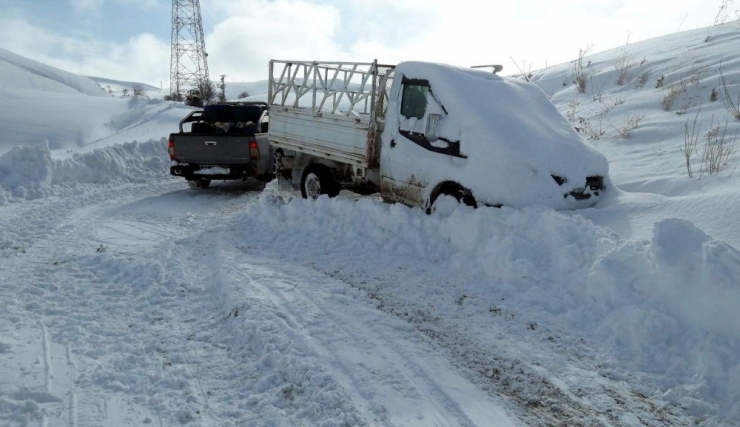 Yolcu Minibüsünün Üzerine Çığ Düştü