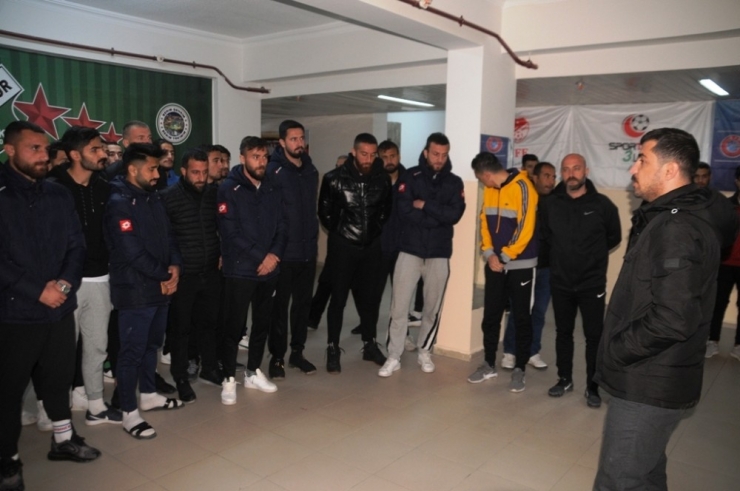 Cizre Spor Kulüp Başkanı Sefinç, Gözyaşları İçinde Sporcularla Vedalaştı
