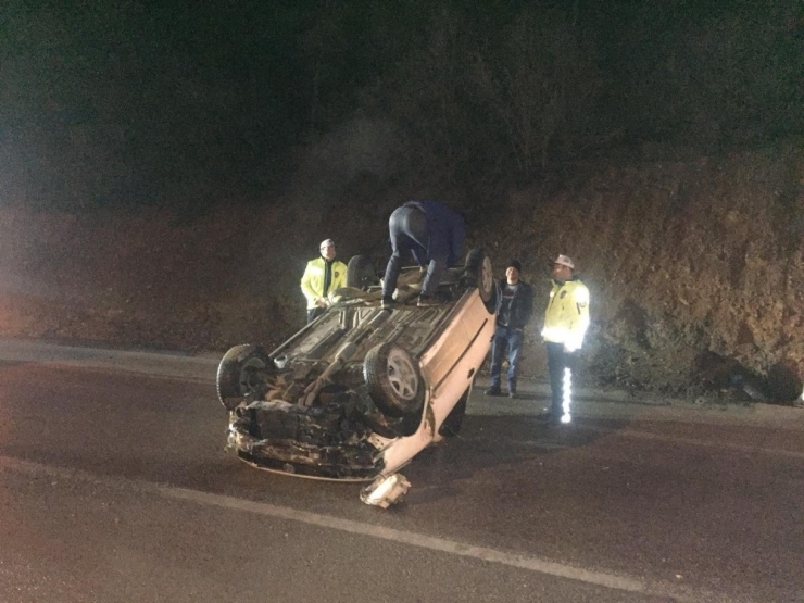Takla Atarak Durabildi, Sürücü Yaralandı