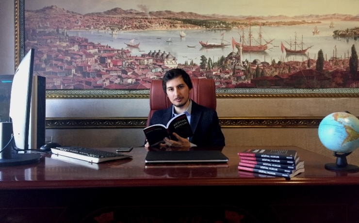 Üniversite Öğrencisi Dijital Hukukun Kitabını Yazdı