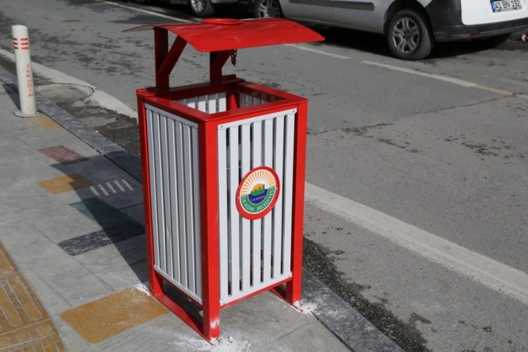 İlkadım’da Eskiyen Çöp Kovaları Yenileniyor