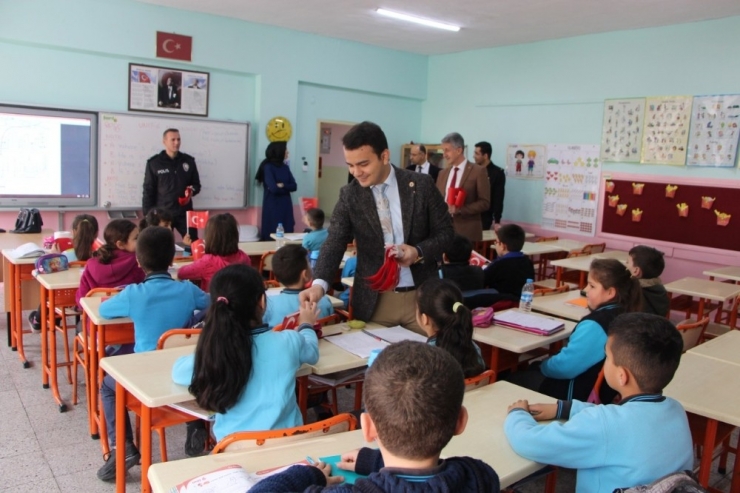 Türkeli’den Yunan Milletvekiline Türk Bayraklı Tepki