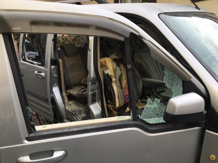 Psikolojik Sorunları Olan Şahıs, Ölen Babasından Kalan Aracı Kundakladı