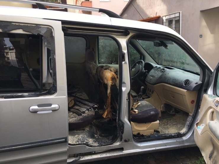 Psikolojik Sorunları Olan Şahıs, Ölen Babasından Kalan Aracı Kundakladı