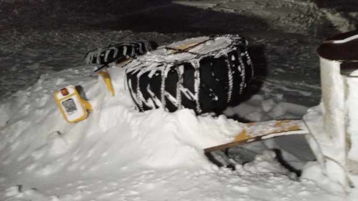 Minibüsteki 5 Kişi Sağ Kurtarıldı