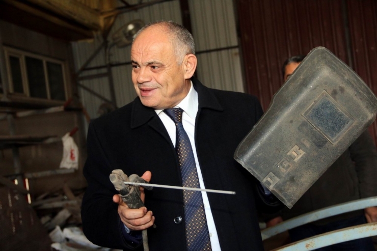 Başkan Öztürk Belediye Üretim Atölyesini Gezdi