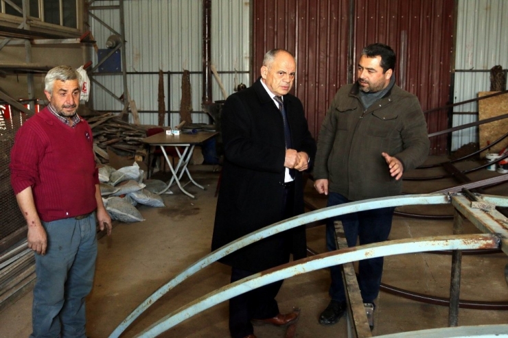 Başkan Öztürk Belediye Üretim Atölyesini Gezdi