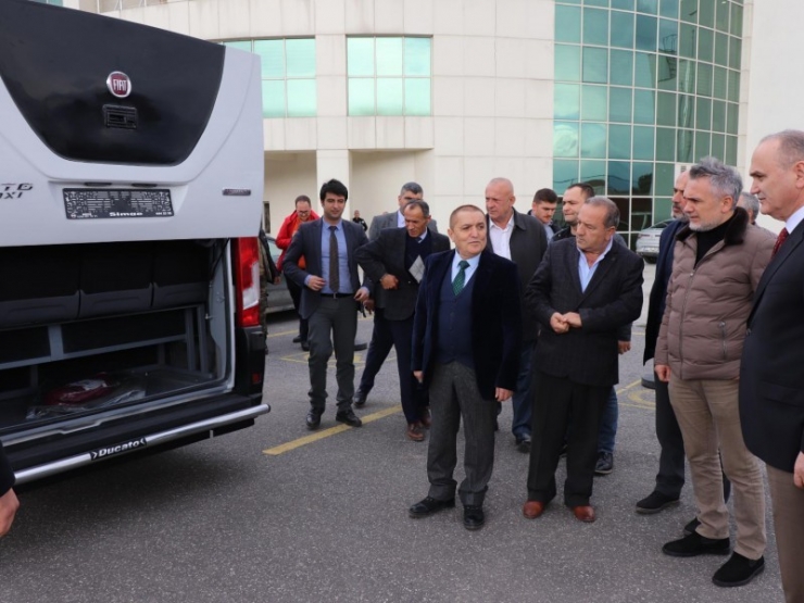Başkan Özlü, Örnek Otobüsleri İnceledi