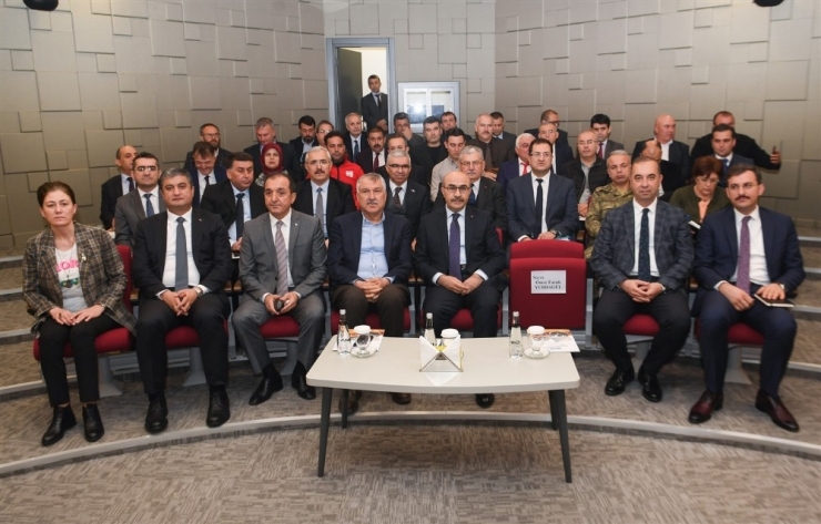 Vali Demirtaş: "Deprem Öldürmez, Bina Öldürür"