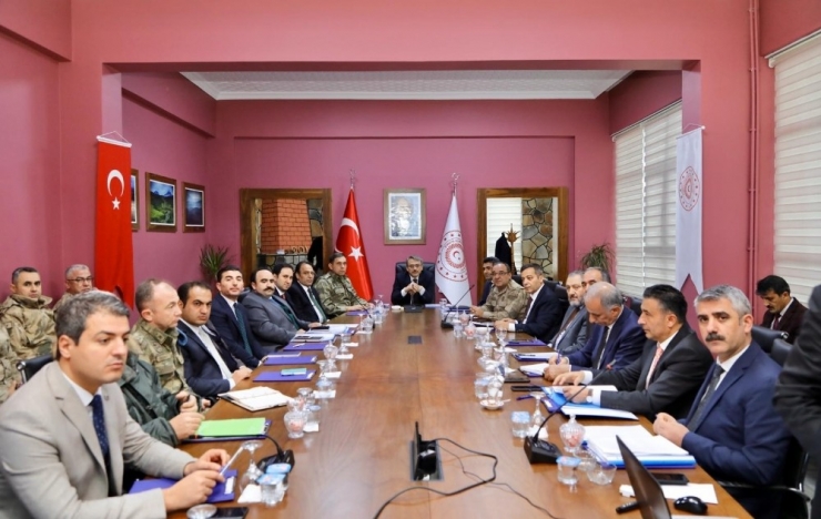 Vali Ekinci, “Deprem Eğitimini Önemsemeliyiz”