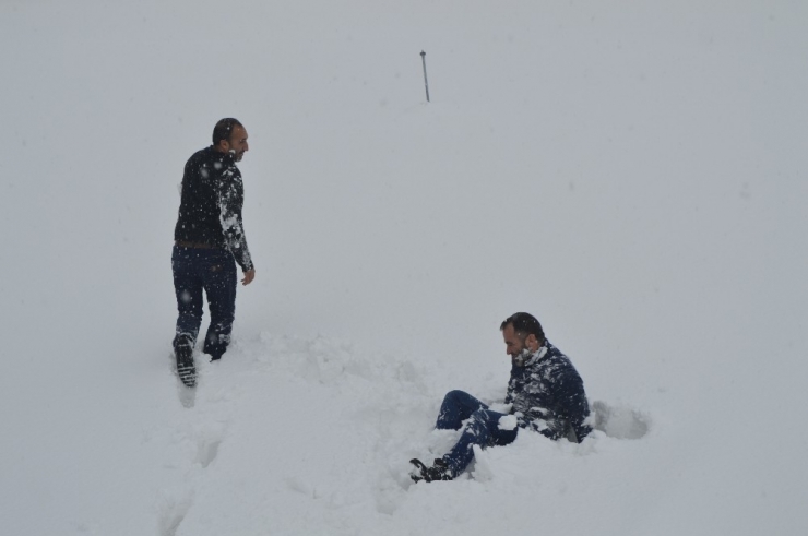 Kar Yağışını Eğlenceye Çevirdiler