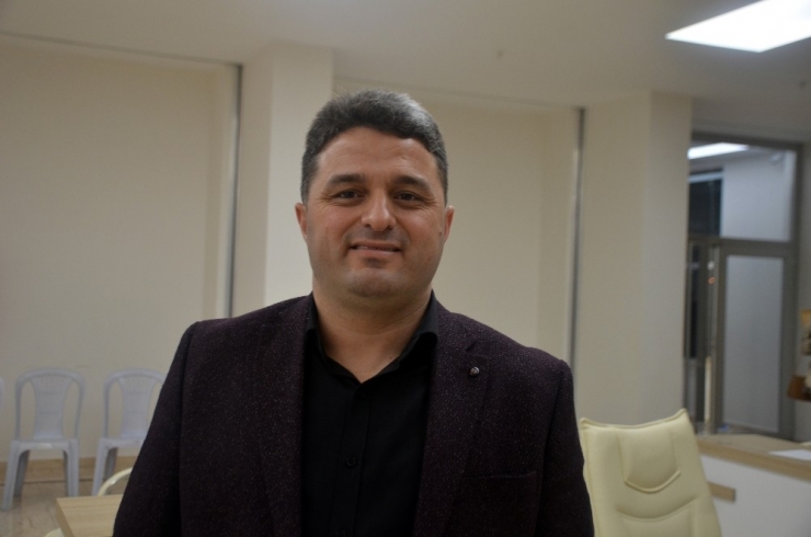 Ak Parti’li Kaya’dan Şeyh Edebali Adını Yazmayan Bilecik Belediyesine Tepki