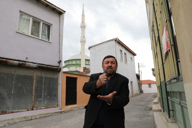 Depremlerle Sarsılan Akhisar’da Korku Devam Ediyor