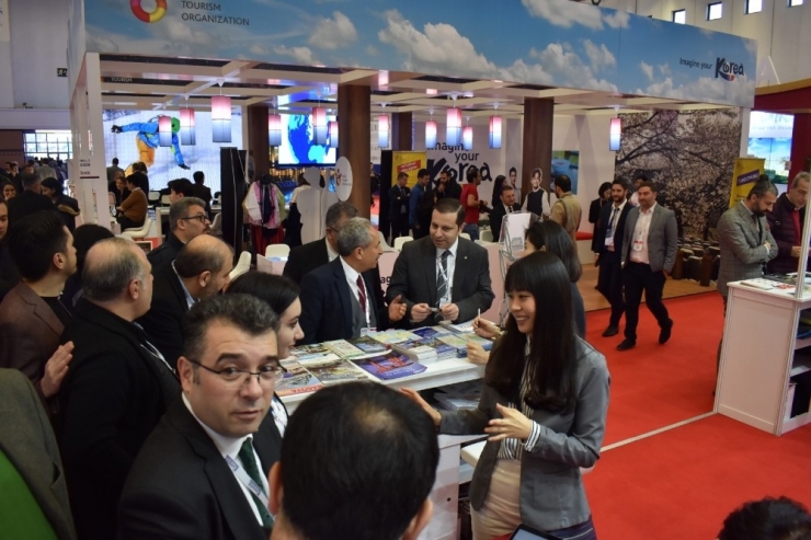 Başkan Akkaya, Akşehir Kirazı Çiçeği’ni Japonlara Tanıttı