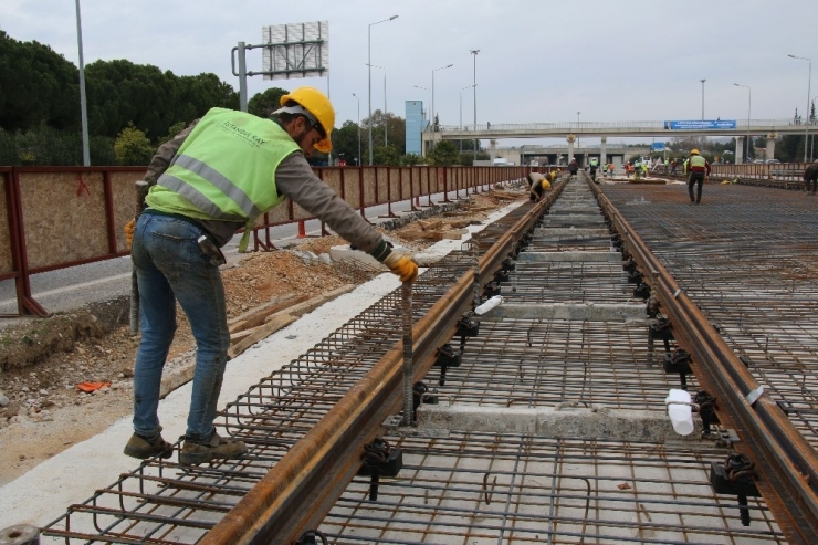 3. Etap Raylı Sistemde Raylar Döşendi