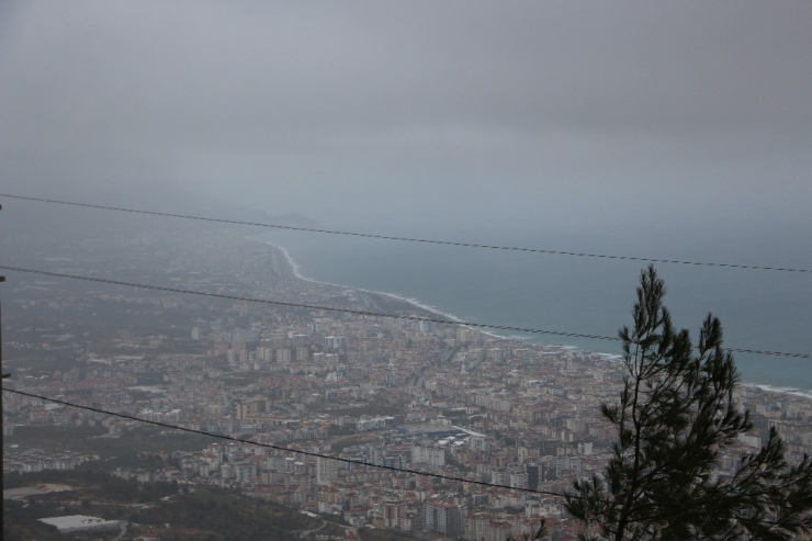 Alanya’da Sis Etkili Oldu