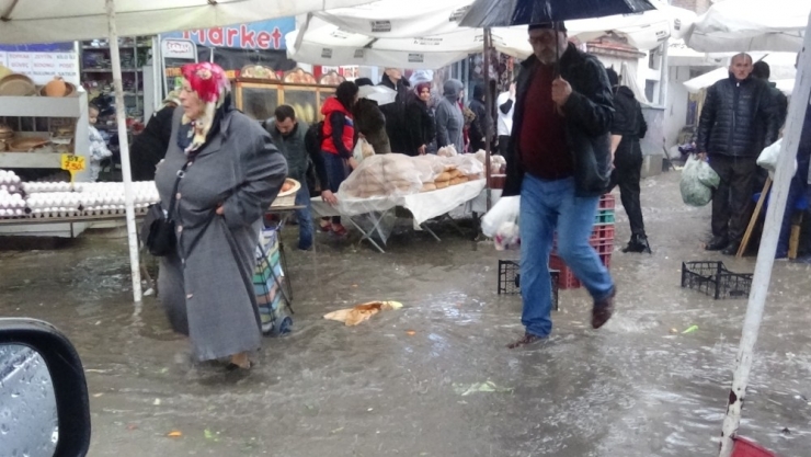 Lodos Ve Aşırı Yağış Su Baskınlarına Sebep Oldu