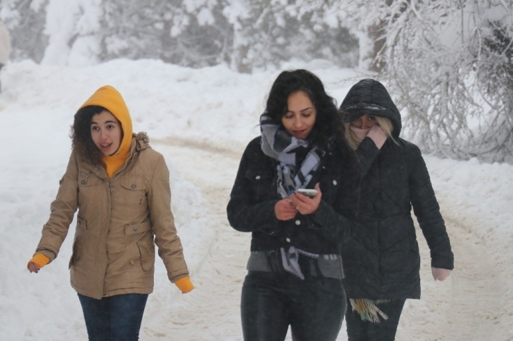 Bayburt’ta Kar Yağışı Yerini Soğuk Havalara Bıraktı