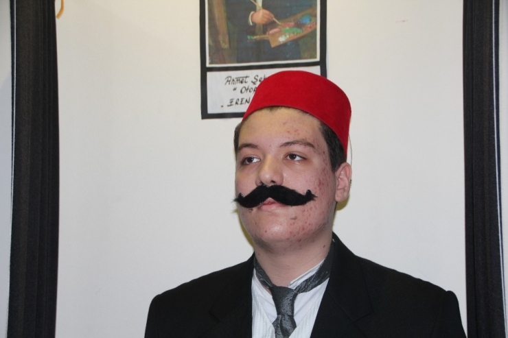 Ünlü Tablolardaki Karakterleri Kımıldamadan Canlandırdılar