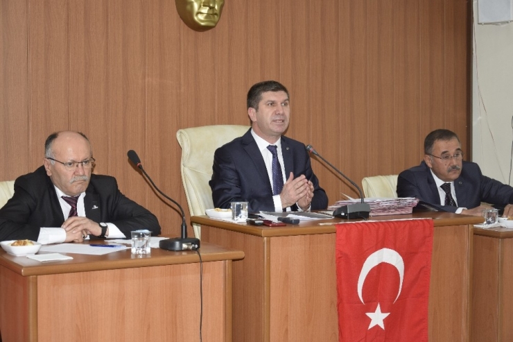 Burdur Belediye Meclisinde, Türk Bayrağı’na Yapılan Saldırı Kınandı